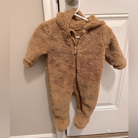 old navy baby fuzzy bodysuit - Picture 1 of 2